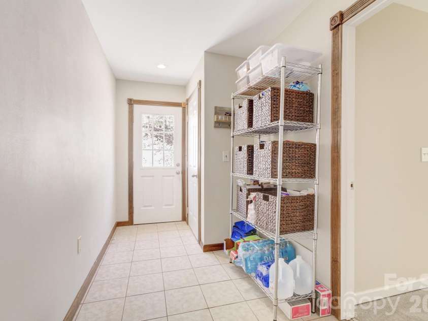122 Loggers Run, Hendersonville, NC 28739.  MLS# CAR4355487, YatesRealty ID 15215. 