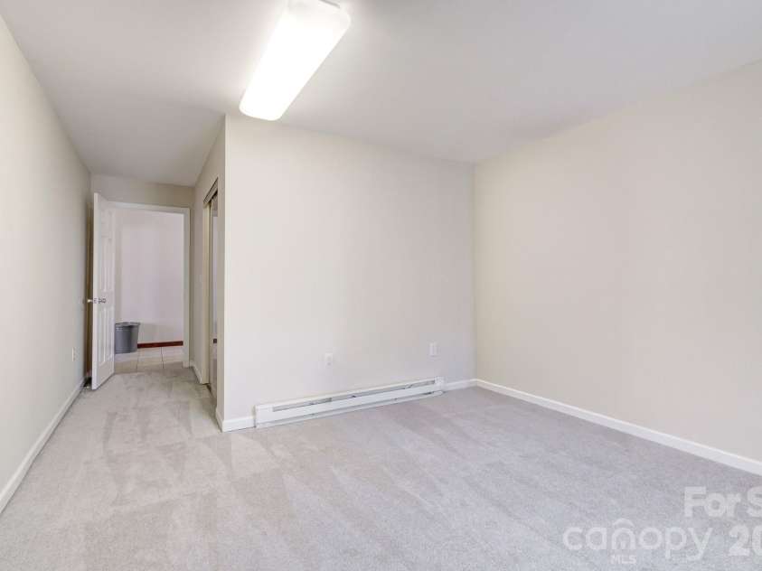 122 Loggers Run, Hendersonville, NC 28739.  MLS# CAR4355487, YatesRealty ID 15215. 
