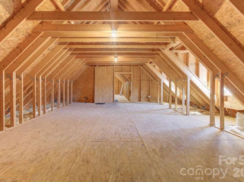 122 Loggers Run, Hendersonville, NC 28739.  MLS# CAR4355487, YatesRealty ID 15215. 