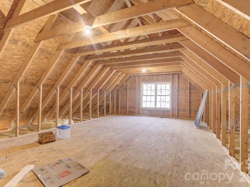 122 Loggers Run, Hendersonville, NC 28739.  MLS# CAR4355487, YatesRealty ID 15215. 