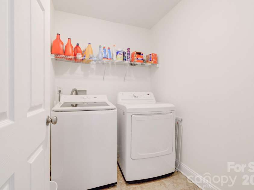 122 Loggers Run, Hendersonville, NC 28739.  MLS# CAR4355487, YatesRealty ID 15215. 