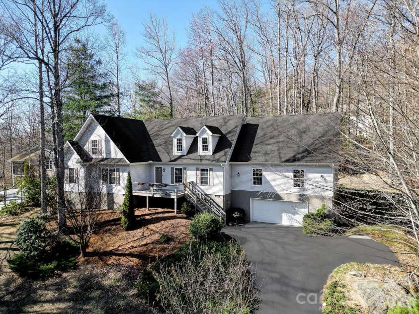 122 Loggers Run, Hendersonville, NC 28739.  MLS# CAR4355487, YatesRealty ID 15215. 