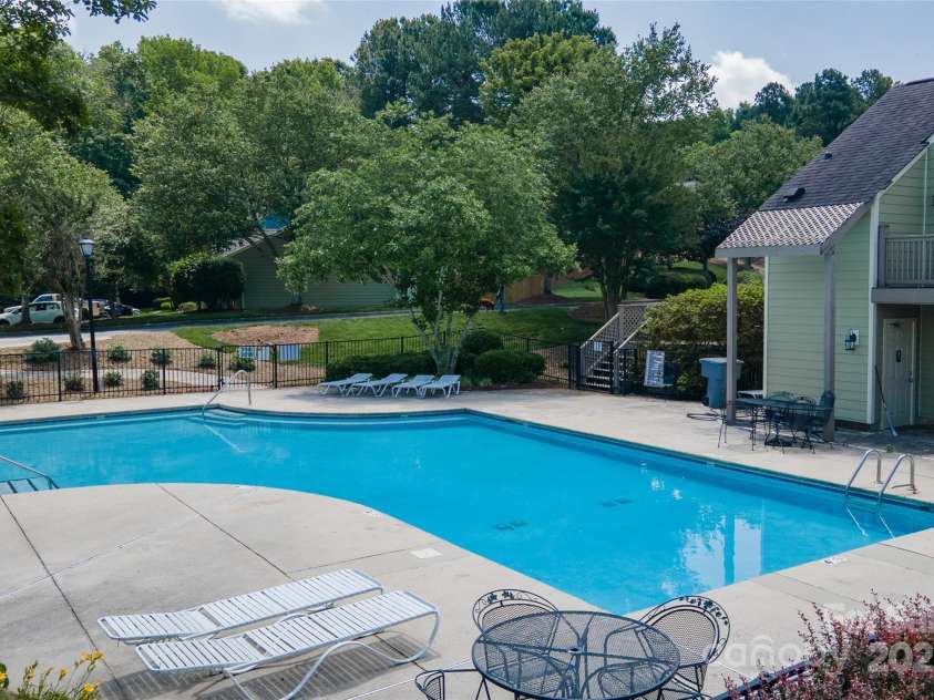 9006 Four Mile Creek Road, Charlotte, NC 28277.  MLS# CAR4260966, YatesRealty ID 15215. Community Pool