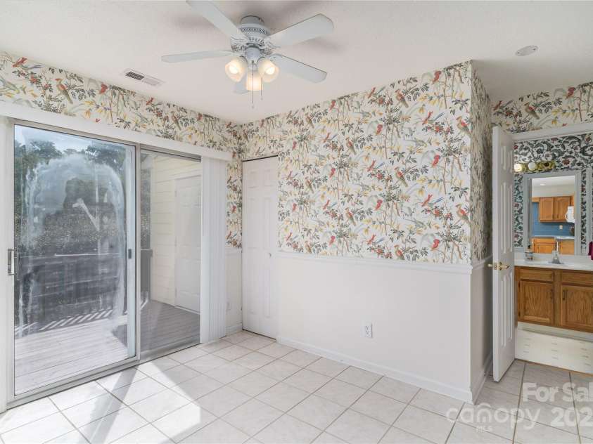 9006 Four Mile Creek Road, Charlotte, NC 28277.  MLS# CAR4260966, YatesRealty ID 15215. Dining Area