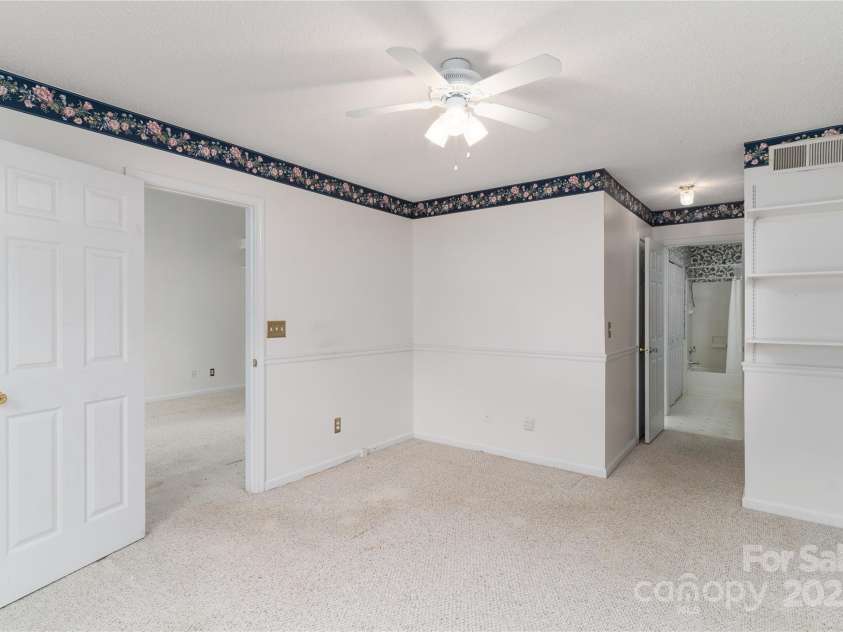 9006 Four Mile Creek Road, Charlotte, NC 28277.  MLS# CAR4260966, YatesRealty ID 15215. First Floor Primary Bedroom