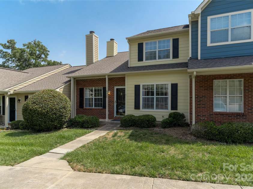 9006 Four Mile Creek Road, Charlotte, NC 28277.  MLS# CAR4260966, YatesRealty ID 15215. Front of Townhome