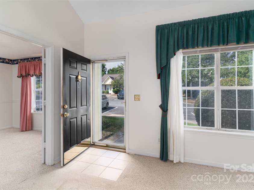 9006 Four Mile Creek Road, Charlotte, NC 28277.  MLS# CAR4260966, YatesRealty ID 15215. Living Room