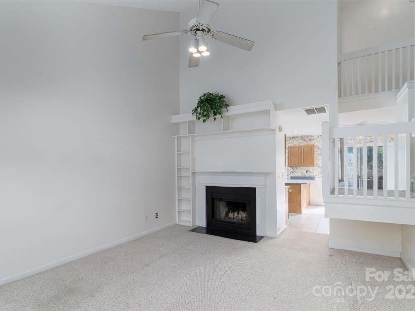 9006 Four Mile Creek Road, Charlotte, NC 28277.  MLS# CAR4260966, YatesRealty ID 15215. Living Room