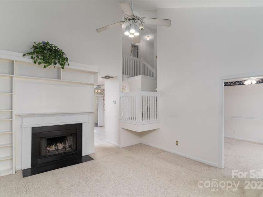 9006 Four Mile Creek Road, Charlotte, NC 28277.  MLS# CAR4260966, YatesRealty ID 15215. Living Room