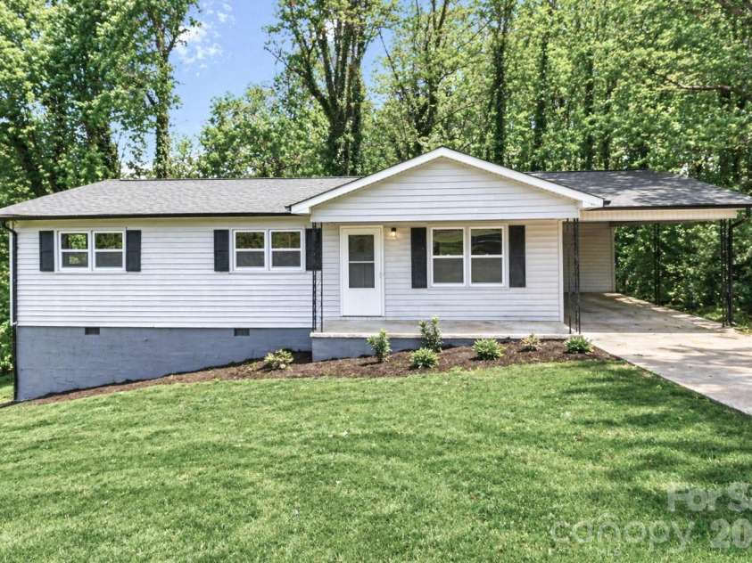 170 Hemingway Lane, Statesville, NC 28625.  MLS# CAR4372875, YatesRealty ID 15217. 
