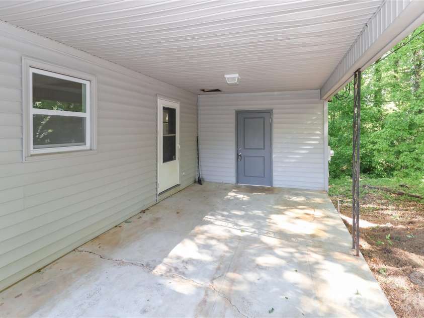 170 Hemingway Lane, Statesville, NC 28625.  MLS# CAR4372875, YatesRealty ID 15217. 