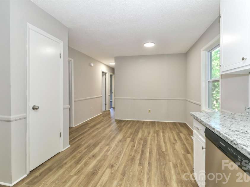 170 Hemingway Lane, Statesville, NC 28625.  MLS# CAR4372875, YatesRealty ID 15217. 