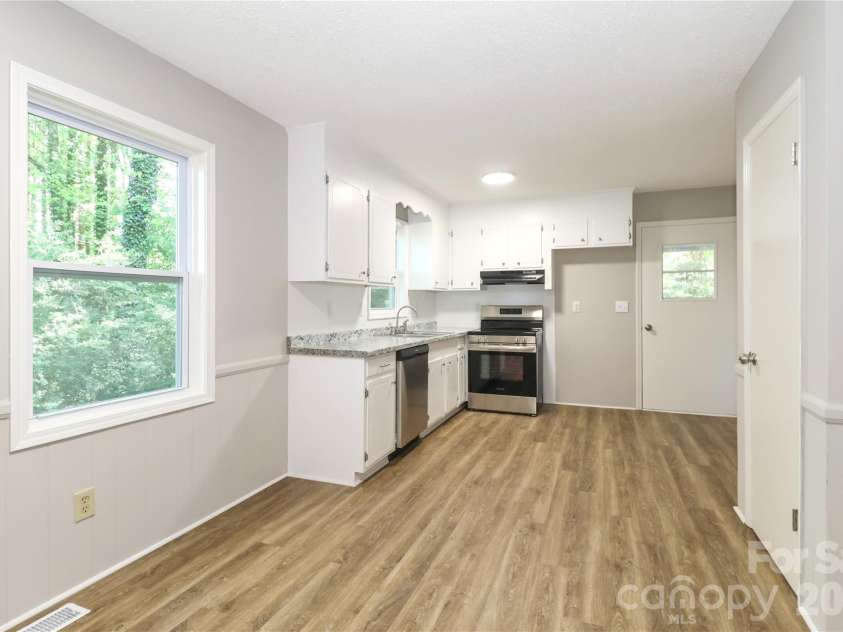 170 Hemingway Lane, Statesville, NC 28625.  MLS# CAR4372875, YatesRealty ID 15217. 