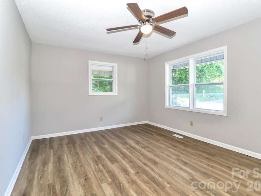 170 Hemingway Lane, Statesville, NC 28625.  MLS# CAR4372875, YatesRealty ID 15217. 