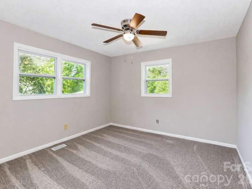 170 Hemingway Lane, Statesville, NC 28625.  MLS# CAR4372875, YatesRealty ID 15217. 