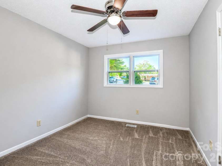 170 Hemingway Lane, Statesville, NC 28625.  MLS# CAR4372875, YatesRealty ID 15217. 