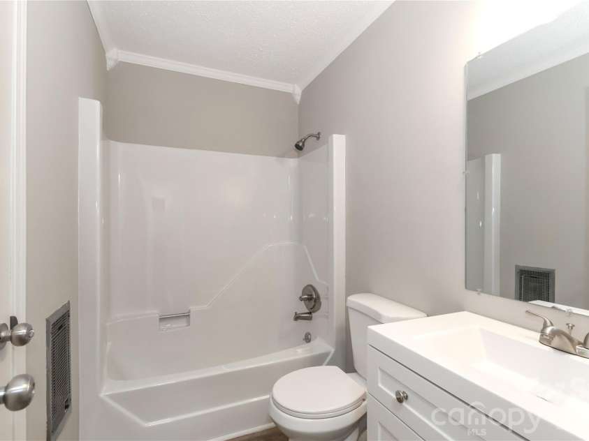 170 Hemingway Lane, Statesville, NC 28625.  MLS# CAR4372875, YatesRealty ID 15217. 