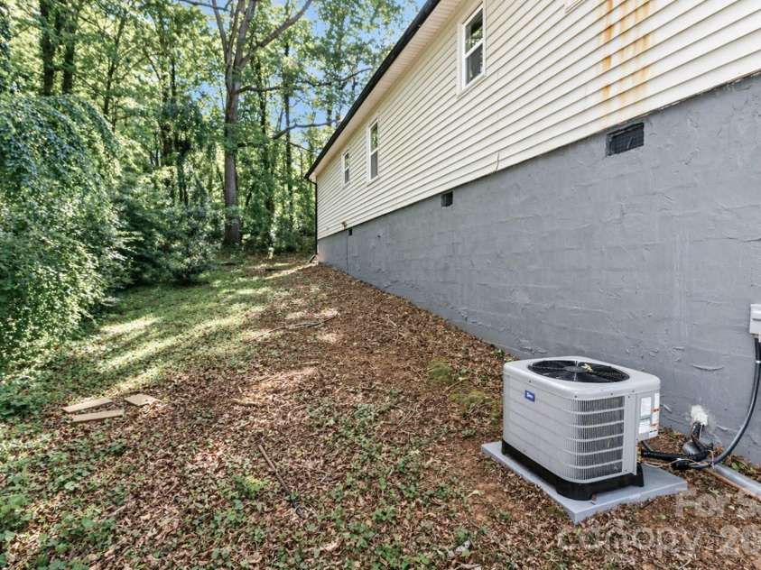 170 Hemingway Lane, Statesville, NC 28625.  MLS# CAR4372875, YatesRealty ID 15217. 