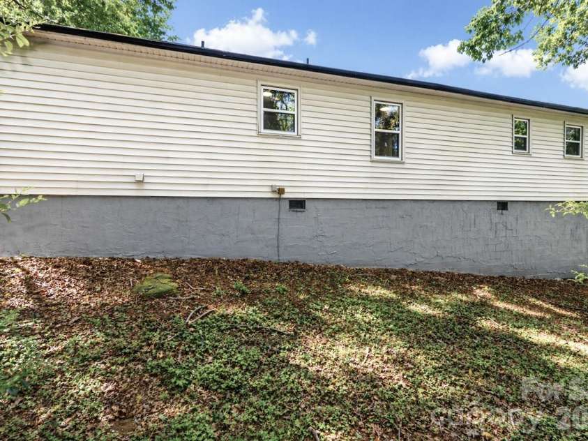170 Hemingway Lane, Statesville, NC 28625.  MLS# CAR4372875, YatesRealty ID 15217. 