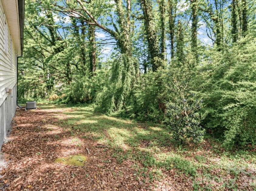 170 Hemingway Lane, Statesville, NC 28625.  MLS# CAR4372875, YatesRealty ID 15217. 