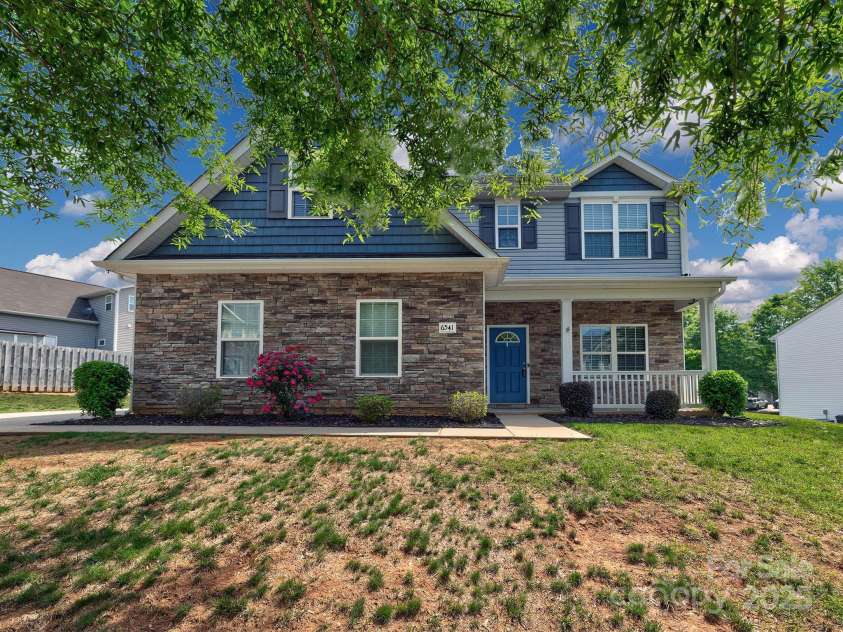 6541 Hasley Woods Drive, Huntersville, NC 28078.  MLS# CAR4254579, YatesRealty ID 15217. 