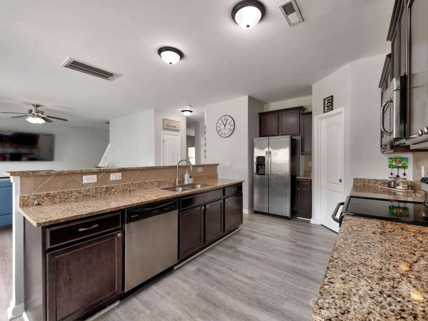 6541 Hasley Woods Drive, Huntersville, NC 28078.  MLS# CAR4254579, YatesRealty ID 15217. 