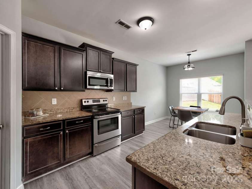 6541 Hasley Woods Drive, Huntersville, NC 28078.  MLS# CAR4254579, YatesRealty ID 15217. 