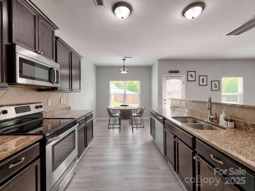 6541 Hasley Woods Drive, Huntersville, NC 28078.  MLS# CAR4254579, YatesRealty ID 15217. 