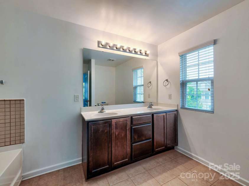 6541 Hasley Woods Drive, Huntersville, NC 28078.  MLS# CAR4254579, YatesRealty ID 15217. 