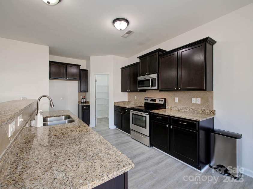 6541 Hasley Woods Drive, Huntersville, NC 28078.  MLS# CAR4254579, YatesRealty ID 15217. 