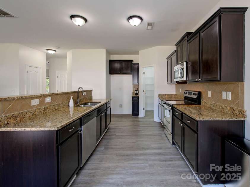 6541 Hasley Woods Drive, Huntersville, NC 28078.  MLS# CAR4254579, YatesRealty ID 15217. 