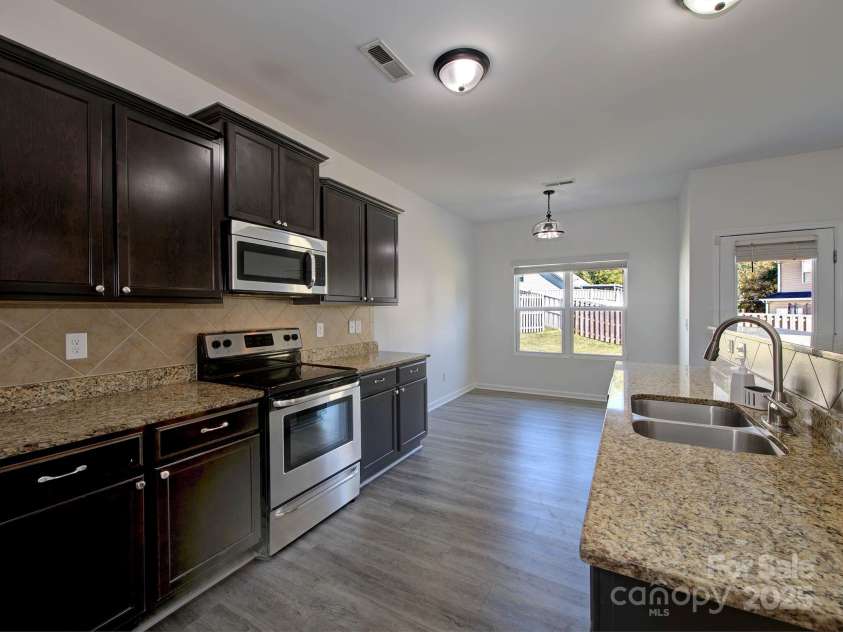 6541 Hasley Woods Drive, Huntersville, NC 28078.  MLS# CAR4254579, YatesRealty ID 15217. 