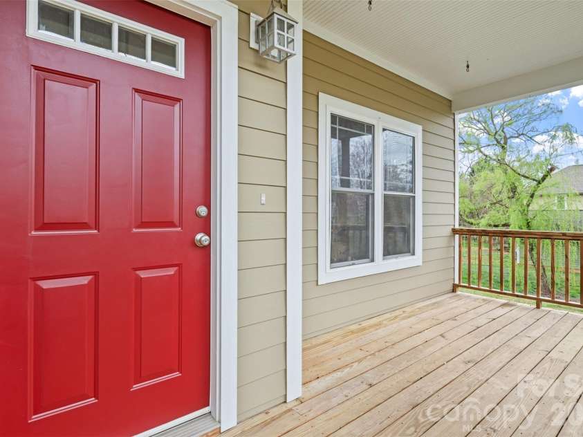 21 Lamar Avenue, Asheville, NC 28803.  MLS# CAR4371572, YatesRealty ID 15218. 