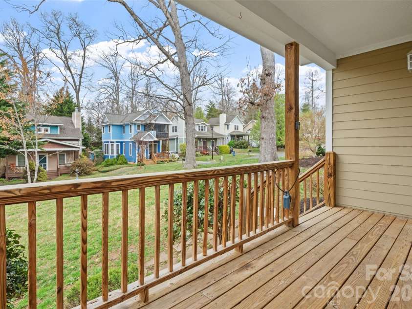 21 Lamar Avenue, Asheville, NC 28803.  MLS# CAR4371572, YatesRealty ID 15218. 