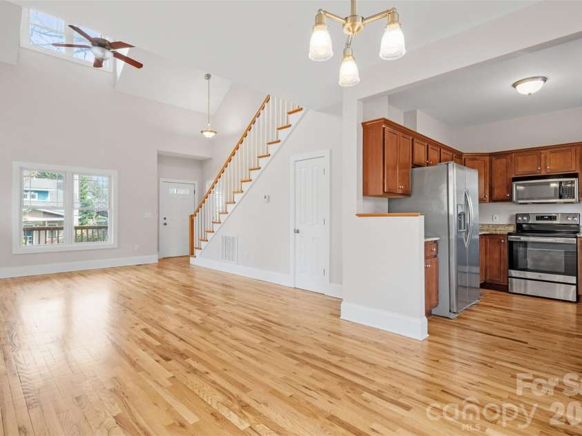 21 Lamar Avenue, Asheville, NC 28803.  MLS# CAR4371572, YatesRealty ID 15218. 