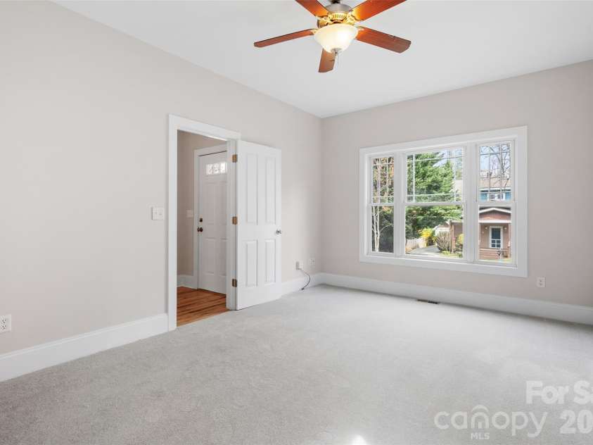 21 Lamar Avenue, Asheville, NC 28803.  MLS# CAR4371572, YatesRealty ID 15218. 