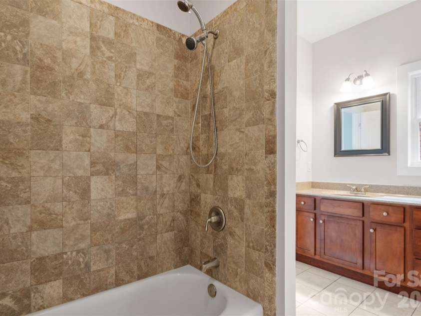 21 Lamar Avenue, Asheville, NC 28803.  MLS# CAR4371572, YatesRealty ID 15218. 