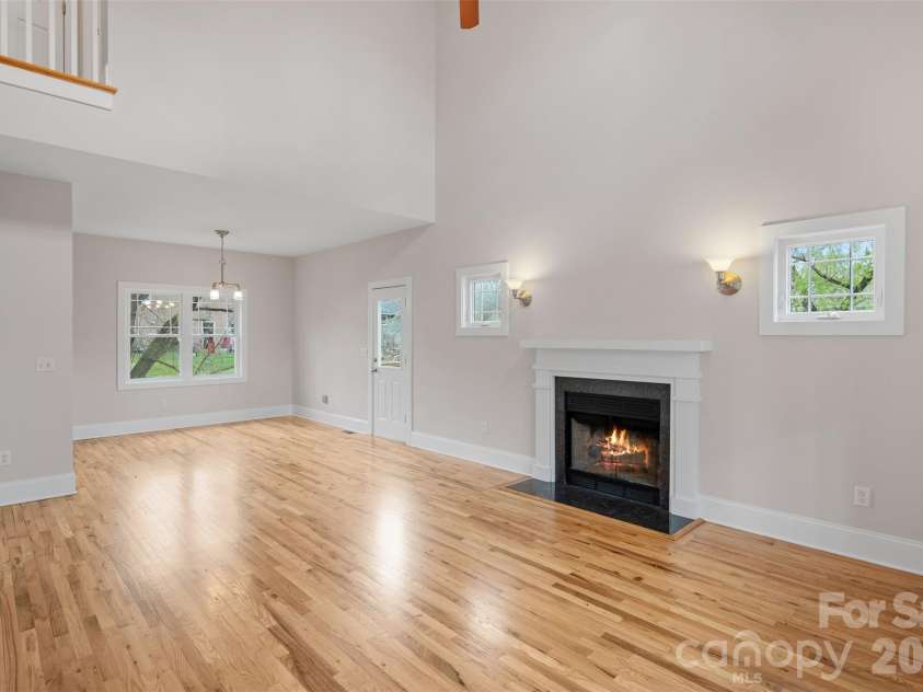 21 Lamar Avenue, Asheville, NC 28803.  MLS# CAR4371572, YatesRealty ID 15218. 