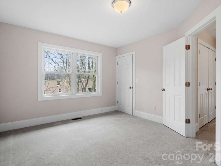 21 Lamar Avenue, Asheville, NC 28803.  MLS# CAR4371572, YatesRealty ID 15218. 