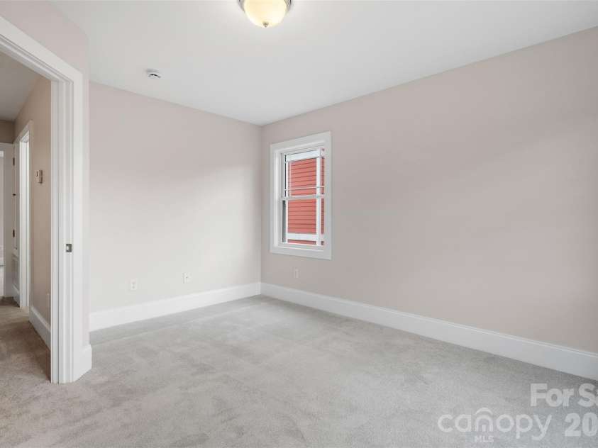 21 Lamar Avenue, Asheville, NC 28803.  MLS# CAR4371572, YatesRealty ID 15218. 