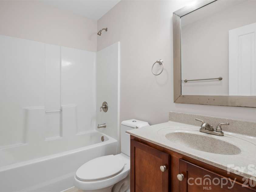 21 Lamar Avenue, Asheville, NC 28803.  MLS# CAR4371572, YatesRealty ID 15218. 