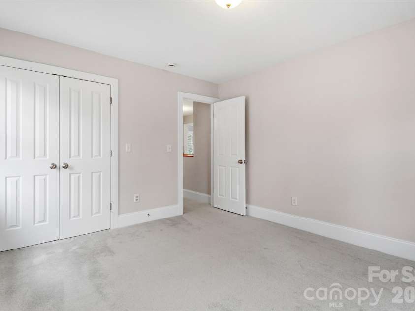 21 Lamar Avenue, Asheville, NC 28803.  MLS# CAR4371572, YatesRealty ID 15218. 