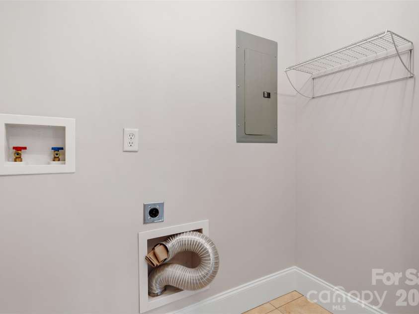 21 Lamar Avenue, Asheville, NC 28803.  MLS# CAR4371572, YatesRealty ID 15218. 
