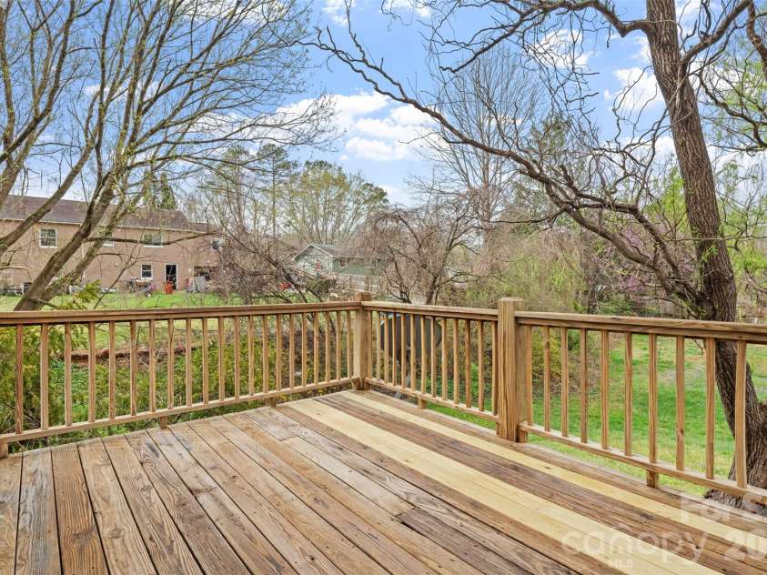 21 Lamar Avenue, Asheville, NC 28803.  MLS# CAR4371572, YatesRealty ID 15218. 