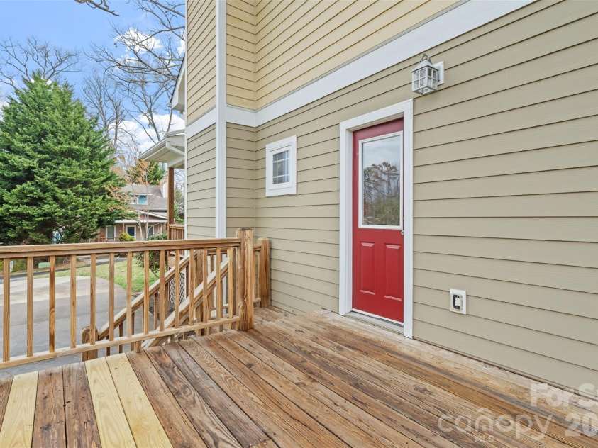 21 Lamar Avenue, Asheville, NC 28803.  MLS# CAR4371572, YatesRealty ID 15218. 