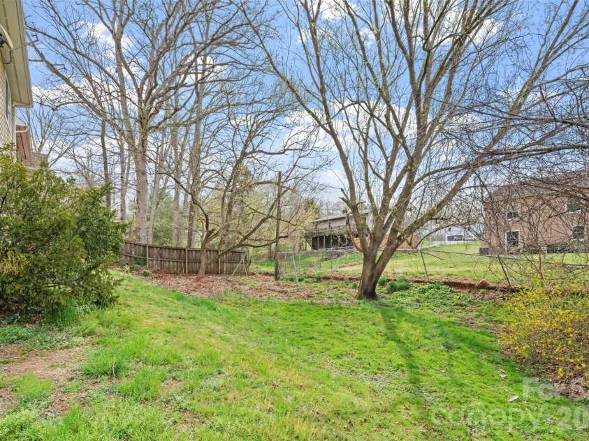 21 Lamar Avenue, Asheville, NC 28803.  MLS# CAR4371572, YatesRealty ID 15218. 