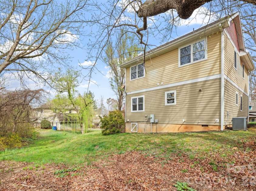 21 Lamar Avenue, Asheville, NC 28803.  MLS# CAR4371572, YatesRealty ID 15218. 