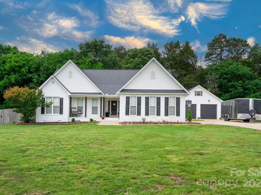 1140 Landsdown Drive, Salisbury, NC 28147.  MLS# CAR4256718, YatesRealty ID 15219. 