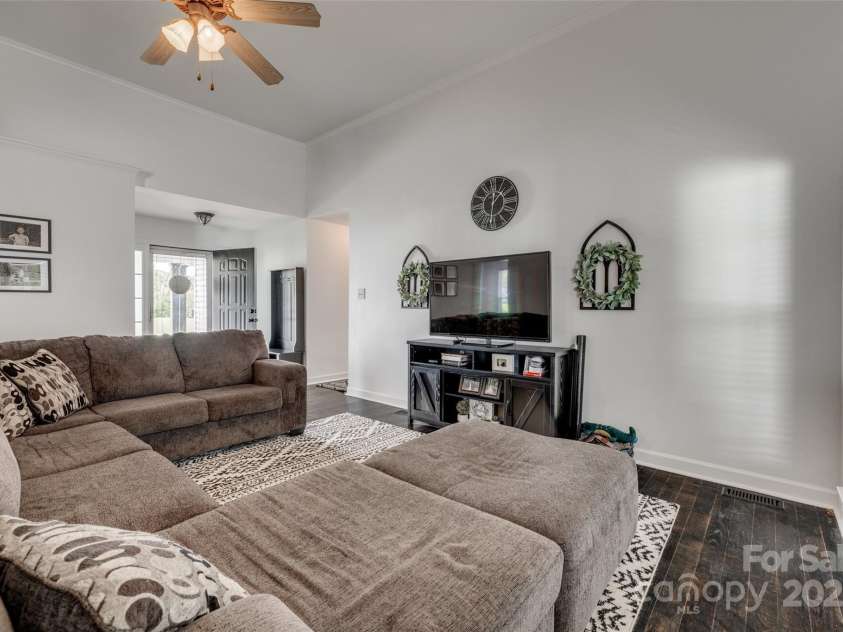 1140 Landsdown Drive, Salisbury, NC 28147.  MLS# CAR4256718, YatesRealty ID 15219. 