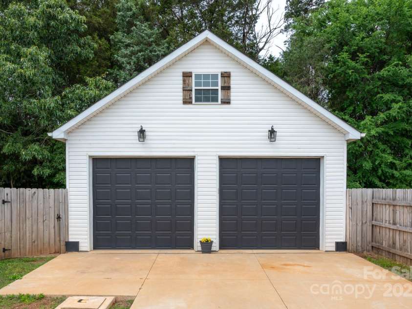 1140 Landsdown Drive, Salisbury, NC 28147.  MLS# CAR4256718, YatesRealty ID 15219. 